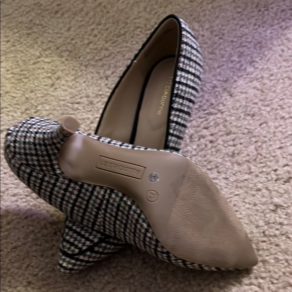 Liz Claiborne Stylish Women's Tweed Heels - Picture 3 of 5